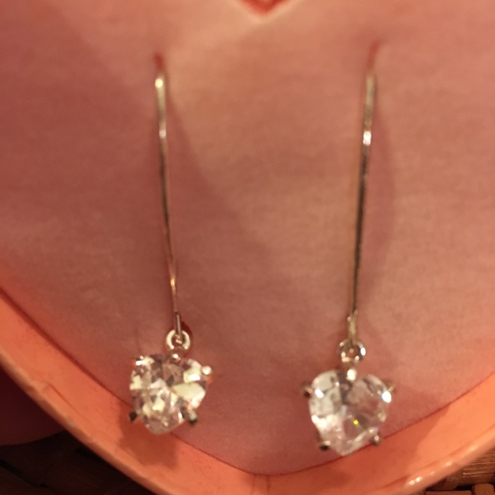 NIB Avon Wire Heart Drop Earrings in Heart box